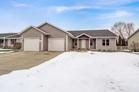 1210 Terapin Trl, Janesville, WI 53545