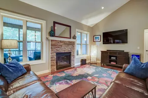 704 Smithland Ln, Cottage Grove, WI 53527