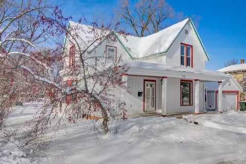 735 7th St, Prairie Du Sac, WI 53578