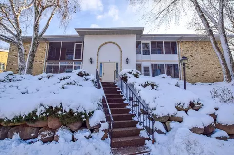 1 Golf Course Rd #E, Madison, WI 53704