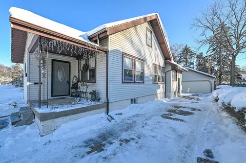 25 S Ringold St, Janesville, WI 53545