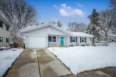 4910 Hamlet Pl, Madison, WI 53714