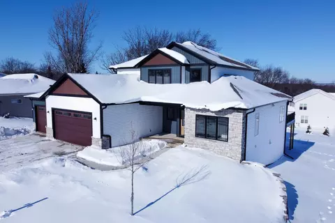 679 Ridge View Ln, Oregon, WI 53575