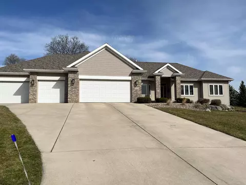 2570 Hupmobile Dr, Cottage Grove, WI 53527
