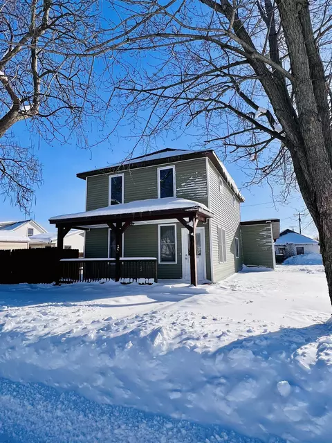 214 E Perry St, Prairie Du Chien, WI 53821