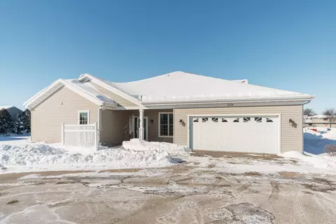 3316 N Stone Creek Cir, Madison, WI 53719
