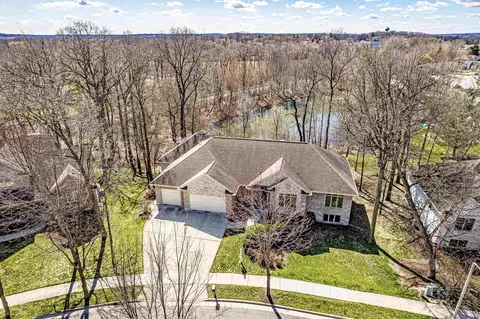 5912 Oak Hollow Dr, Mcfarland, WI 53558