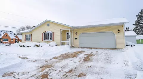 504 Wayland St, Beaver Dam, WI 53916