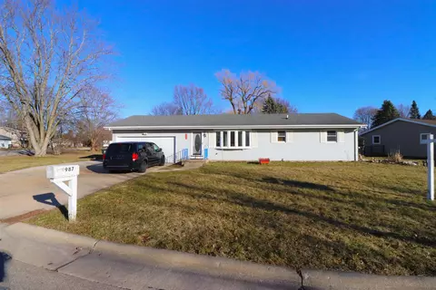 987 Bruce St, Sun Prairie, WI 53590
