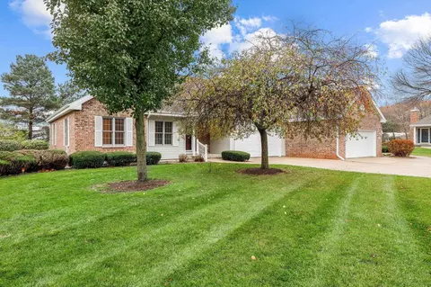 115 Glenn Dr #115, Cottage Grove, WI 53527