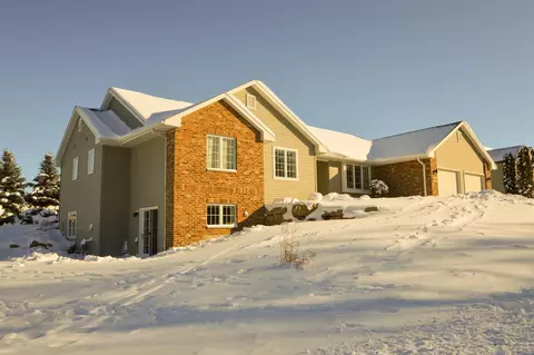 1235 Reddy Dr, Platteville, WI 53818