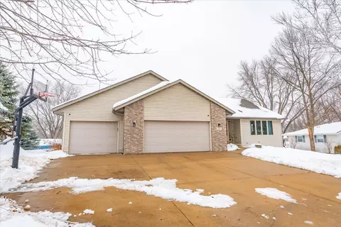 921 Valley Rd, Poynette, WI 53955