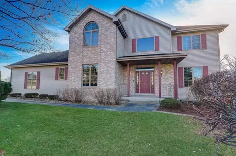 812 Lexington Dr, Waunakee, WI 53597