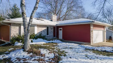 9 N Strathfield Cir, Madison, WI 53717