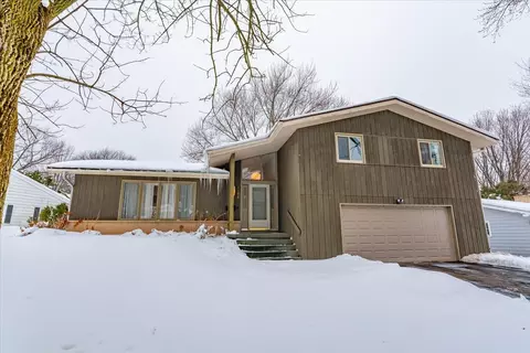 1102 Hathaway Dr, Madison, WI 53711
