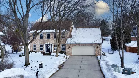 6105 Spring Pond Ct, Mcfarland, WI 53558