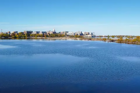 513 S Shore Dr, Madison, WI 53715
