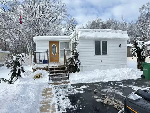 112 Waters Edge Cir, Burlington, WI 53105