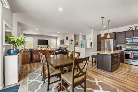 1126 White Oak Dr, Sun Prairie, WI 53590