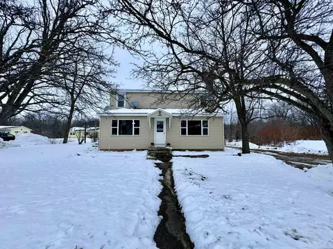 208 E 2nd St, Westfield, WI 53964