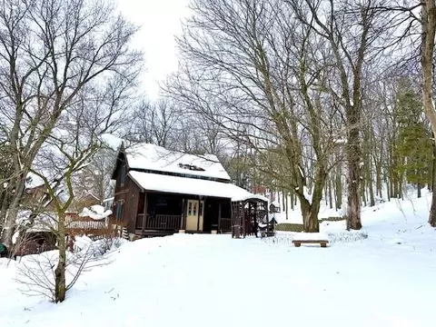 11256 Quaker Valley Rd, Cazenovia, WI 53924