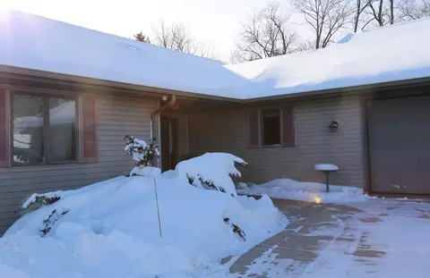 8431 Stagecoach Rd, Cross Plains, WI 53528