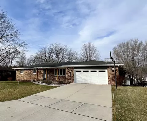 1043 Park Ridge Rd, Janesville, WI 53546