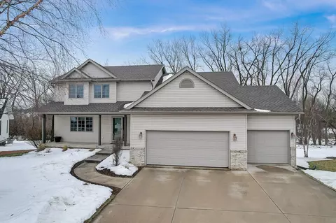 707 Lochmoore Dr, Waunakee, WI 53597