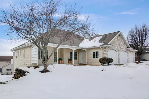 1006 N Division St, Waunakee, WI 53597