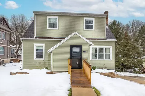 131 N Main St, Potosi, WI 53820