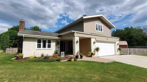 520 Meadow Green Ct, Monroe, WI 53566