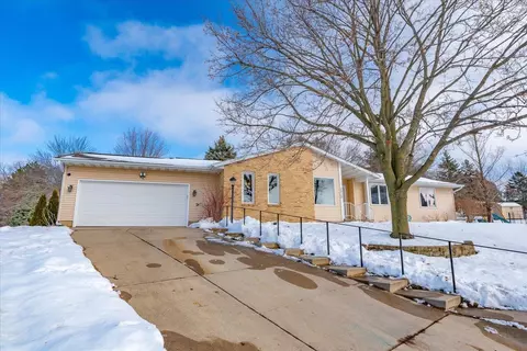 1517 Sunset Ct, Middleton, WI 53562