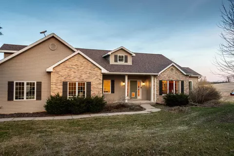 539 Ayen Rd, Hollandale, WI 53544
