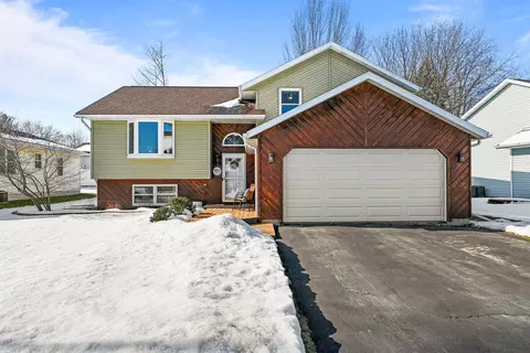 1012 Castle Dr, Sun Prairie, WI 53590