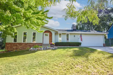 2733 Newcastle Ct, Waukesha, WI 53188