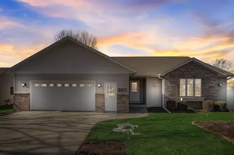 6095 N Lewellen St, Marshall, WI 53559
