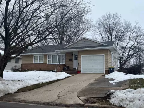 814 28th Ave, Monroe, WI 53566