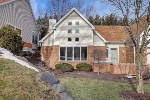 7822 Courtyard Dr, Madison, WI 53719