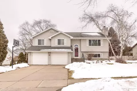 1904 Manchester Xing, Waunakee, WI 53597