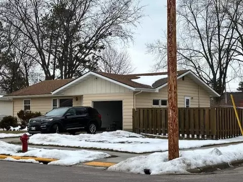 146 6th St, Prairie Du Sac, WI 53578
