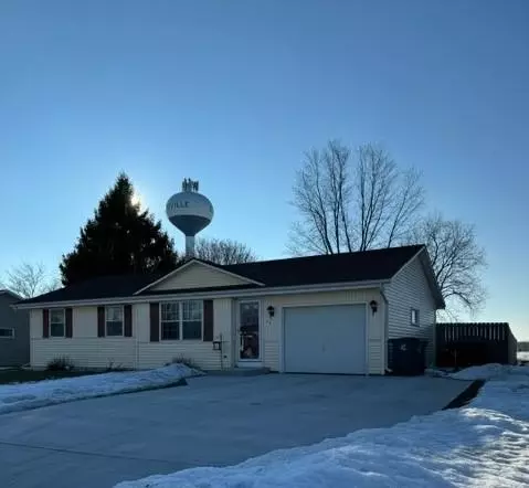 85 Countryside Dr, Evansville, WI 53536