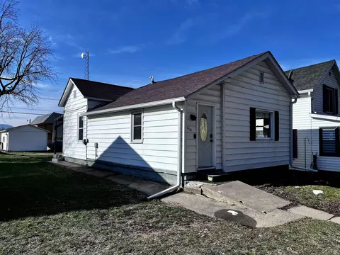 410 E Amelia St, Cassville, WI 53806