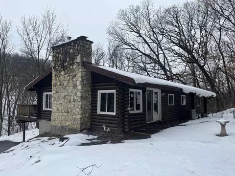 63368 County Rd N, Prairie Du Chien, WI 53821