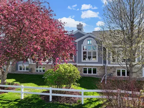 5326 Lighthouse Bay Dr, Madison, WI 53704