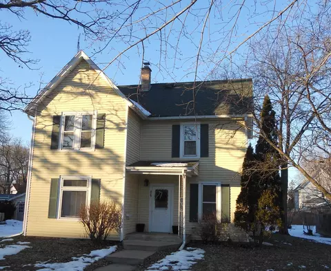 425 5th St, Baraboo, WI 53913