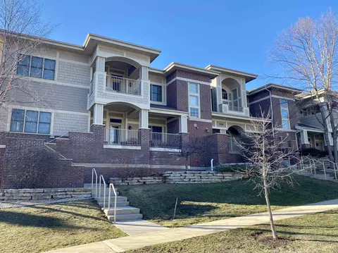 1806 Maplecrest Dr #103, Verona, WI 53593
