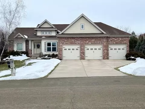 6354 Irving Dr, Sun Prairie, WI 53590