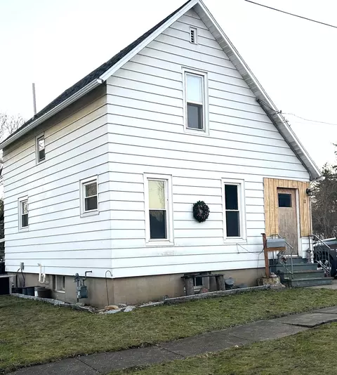 12 Harrison St, Fort Atkinson, WI 53538