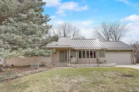 229 Carillon Dr, Madison, WI 53705