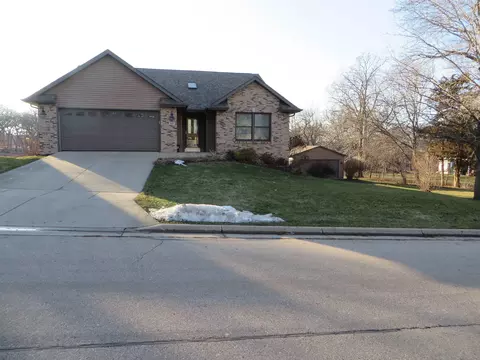 1016 S Pearl St, Janesville, WI 53546